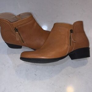 Rockport Carly boot Woman’s size 8.5  leather nutmeg